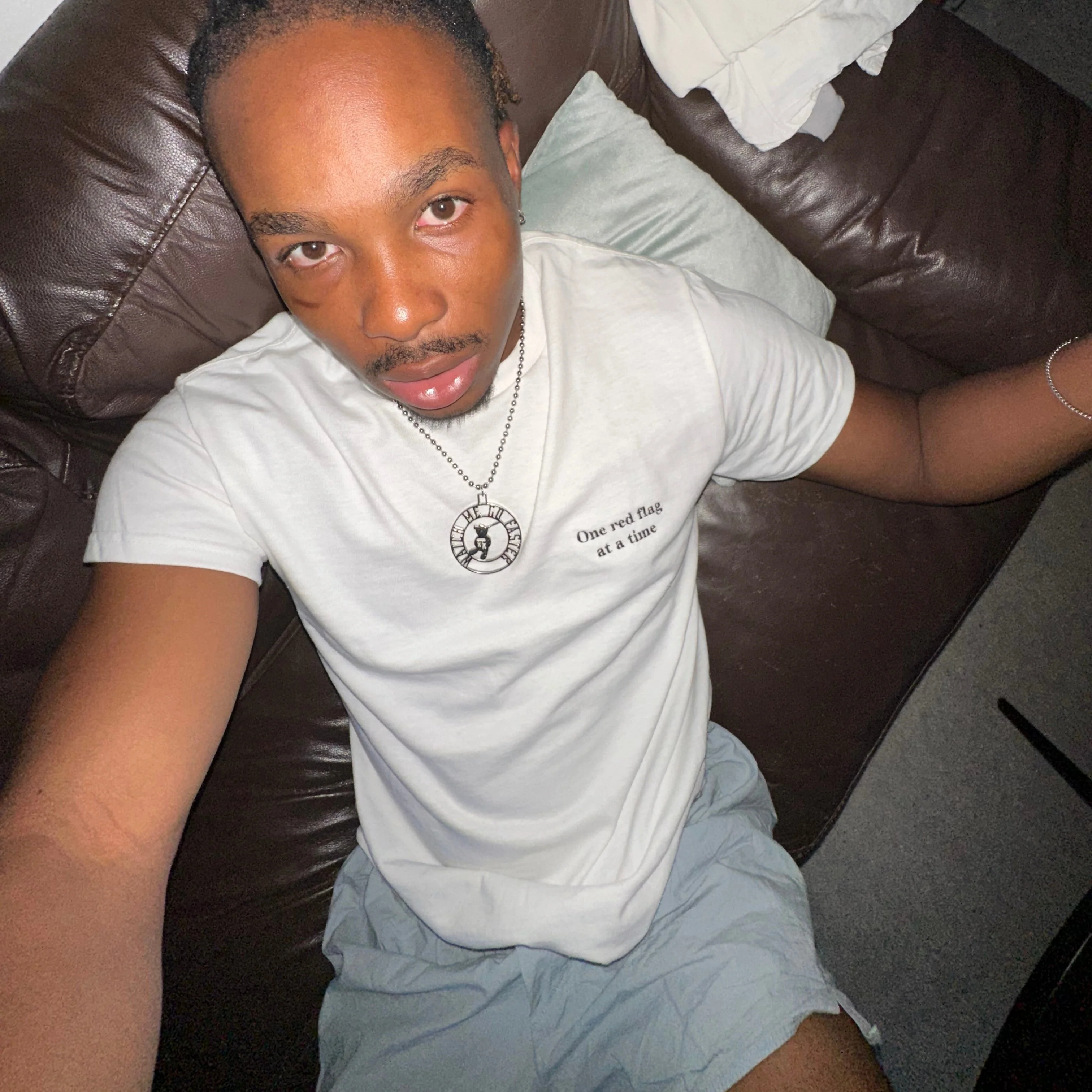 One red flag at a time - Image 3